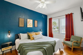 Downtown Den-King Bed~Heart of Eustis~Queen Sleeper~Upstairs~Bright & Happy